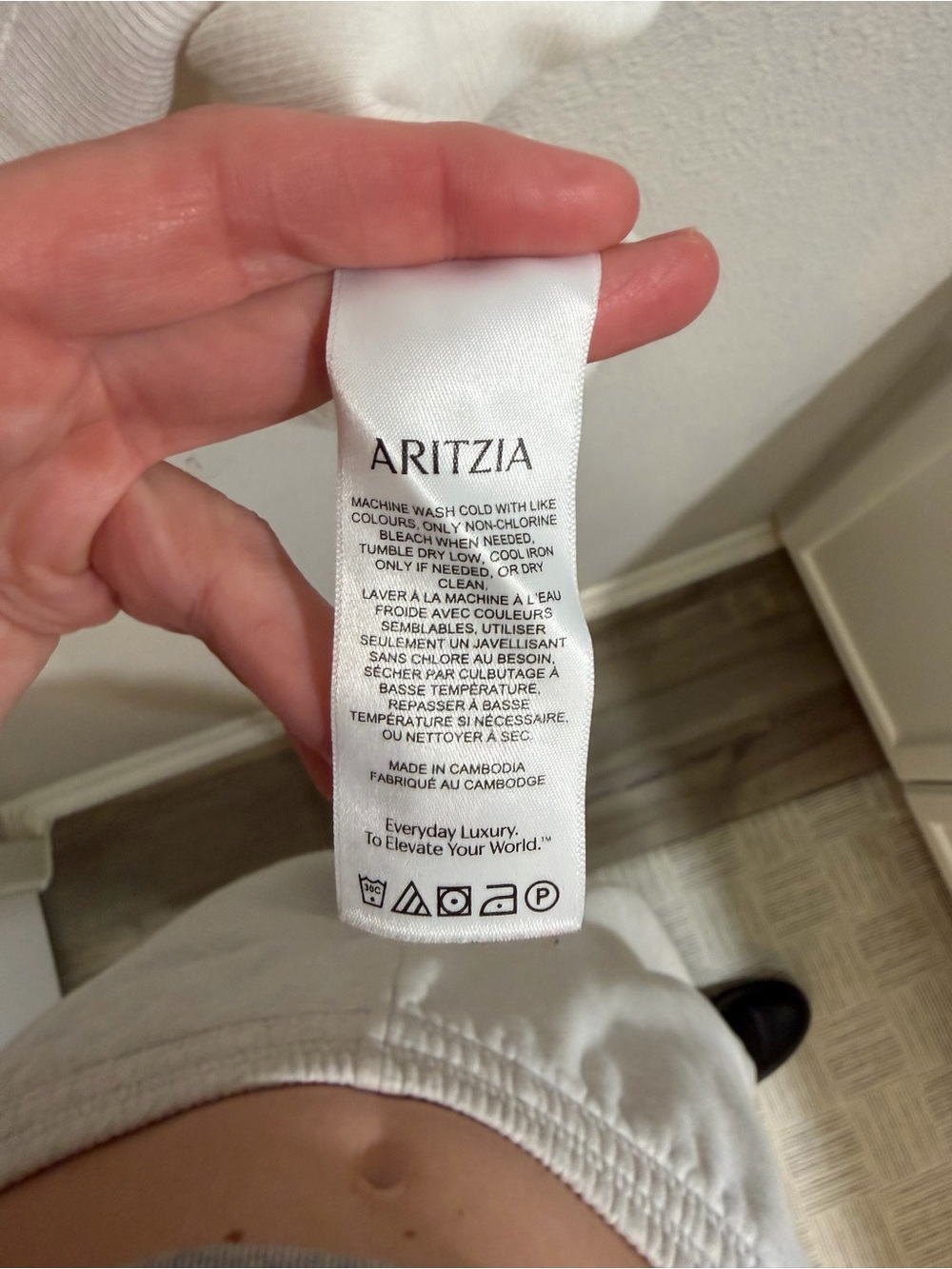 Aritzia TNA HomeStretch Ribbed White Baby Tee Size Small - Picture 3 of 4